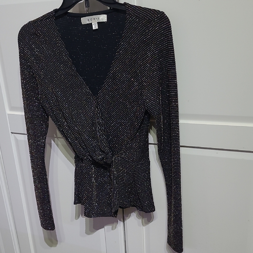 ROW A WOMENS BLACK  SPARKY LONG SLEEVE BLOUSE PRE LOVED IN GREAT COND SIZE M